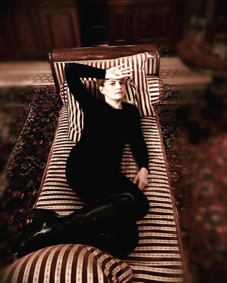 AllAboutJMo's tweet photo. 📸 Some of our favorite bts pictures of @jenmorrisonlive on set of #OUAT 

#JenniferMorrison #11YearsofOUAT https://t.co/SoFFR3bgLN