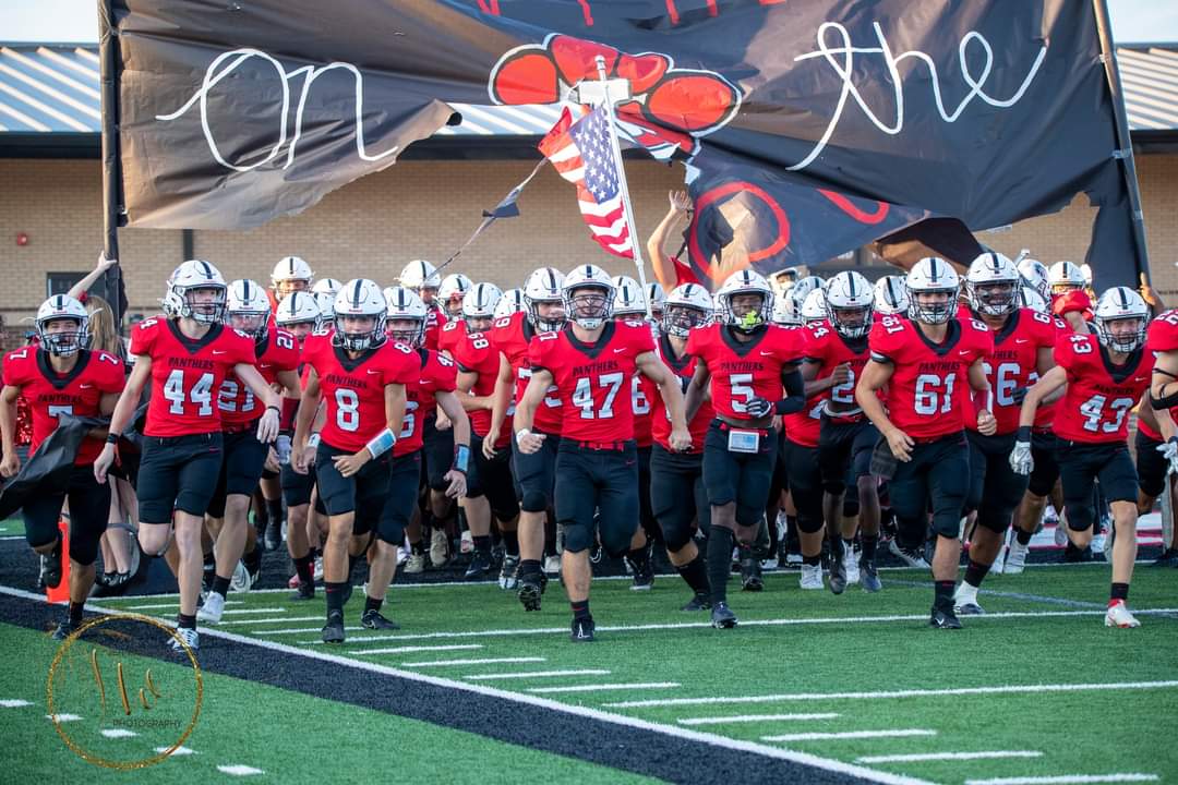coach_fowler63's tweet photo. James 1:2-4
Tough loss Friday night.. love you boys and love you Seniors. Adversity will always find us. It's how you respond to it that produces the lasting outcome. Learn from it, GROW from it, and become BETTER from it. Always here for you boys. Love you ❤️ #SWINGFIRST https://t.co/4lt6vVd9Yz