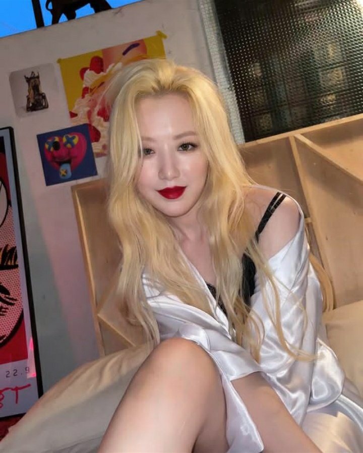 hyvnprint's tweet photo. shuhua in her slut era oh its the end of us https://t.co/It7WLkqopy