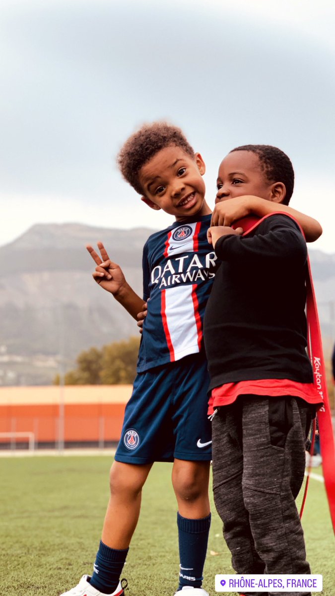 FreddhyKoula's tweet photo. FK Jr. est définitivement « gaucher », avec une gestuelle qui augure de quelque chose de pas mal. c’est bon signe… ! #DimancheFoot #TeamGabon https://t.co/6o1E3NYbpI