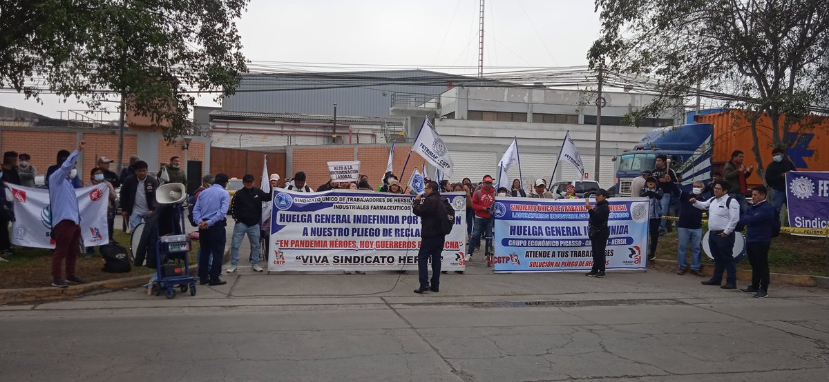 SINDICATOCERUTI's tweet photo. 21-10-2022 Estuvimos presentes en el 17 vo de la huelga general de los compañeros y compañeras del Sindicato Único de Trabajadores de Hersil Laboratorios Ind. Farmacéuticos su lucha es nuestra lucha hasta la victoria ✊🏻✊🏻✊🏻
@FETRIMAP_CGTP 
@cgt_peru 
@MTPE_Peru 
@sigridbazan https://t.co/Dz846o6pjh