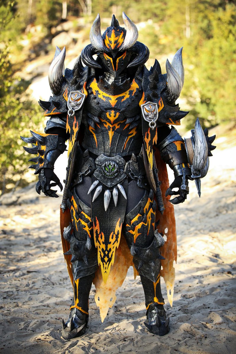 CinderysCosplay's tweet image. Front & back view ❤️ I was a bit nervous to do a crossplay cosplay, but it was 950 hours of work well spent 🔥