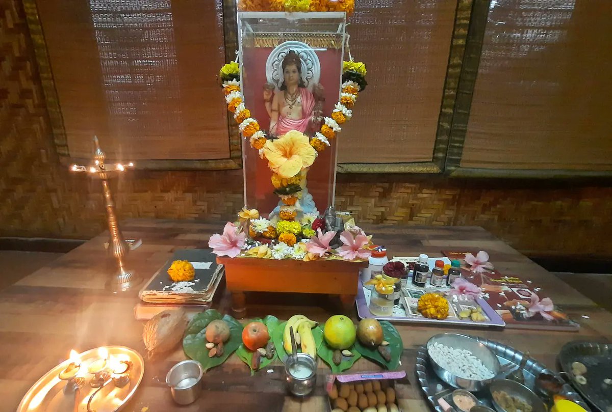 panchaved's tweet photo. 'सर्वे भवन्तु सुखिन: । सर्वे सन्तु निरामया: ।।'
Shri Dhanwantari Poojan @ Panchaved Ayurveda ....
Praying for physical, mental n spiritual well being of everyone ! 

#Diwali2022 #Dhanteras #DhanwantariJayanti #HarDinHarGharAyurveda #AyurvedaDay2022 https://t.co/67Wfx0oVwN