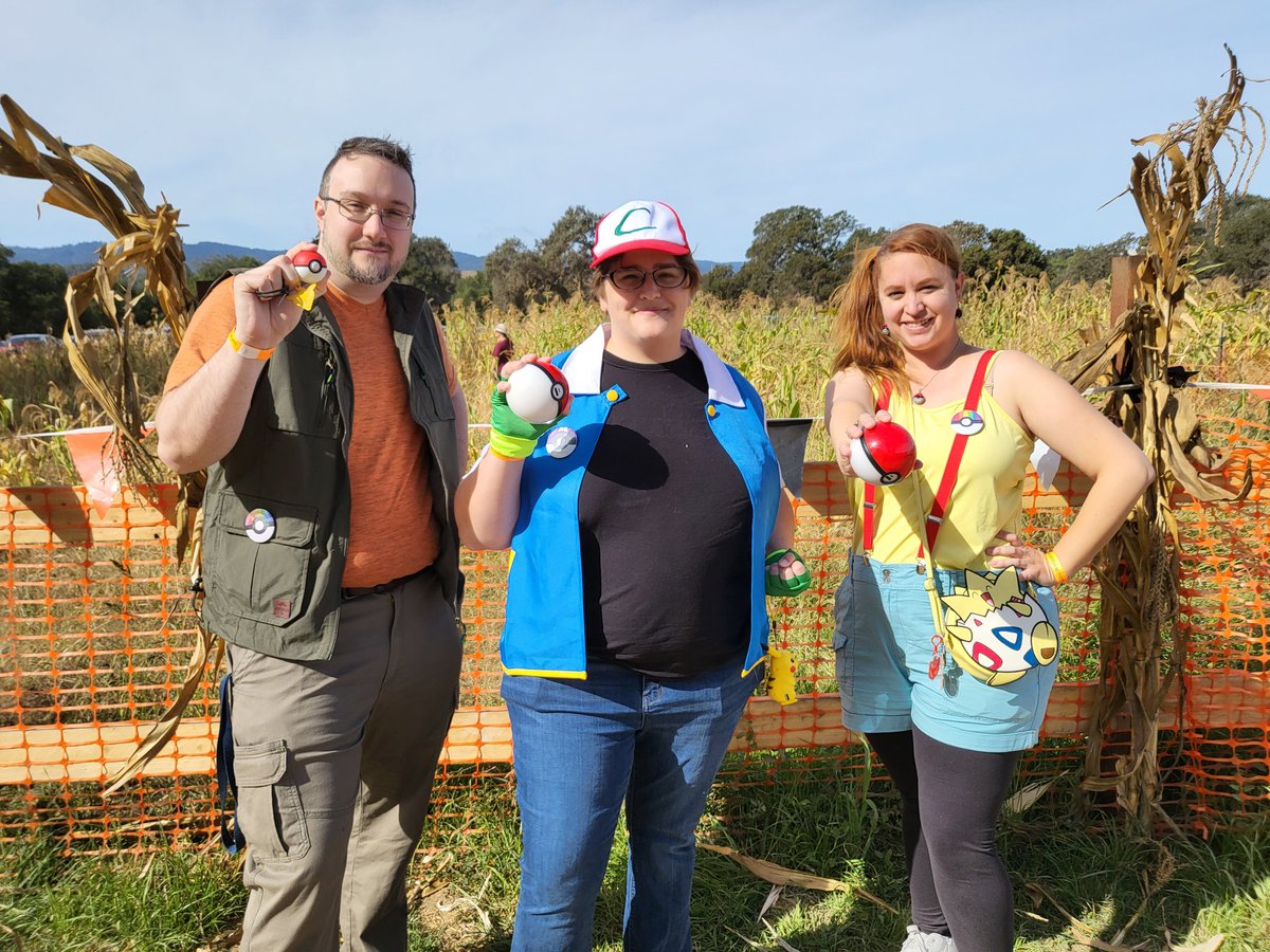 CapAmericaTeach's tweet photo. Pokemon in the Pumpkin Patch! 
#halloween #pokemon #ash #misty #brock @Monster_Arkade @Matt26568579 https://t.co/Qn3STdtoFX