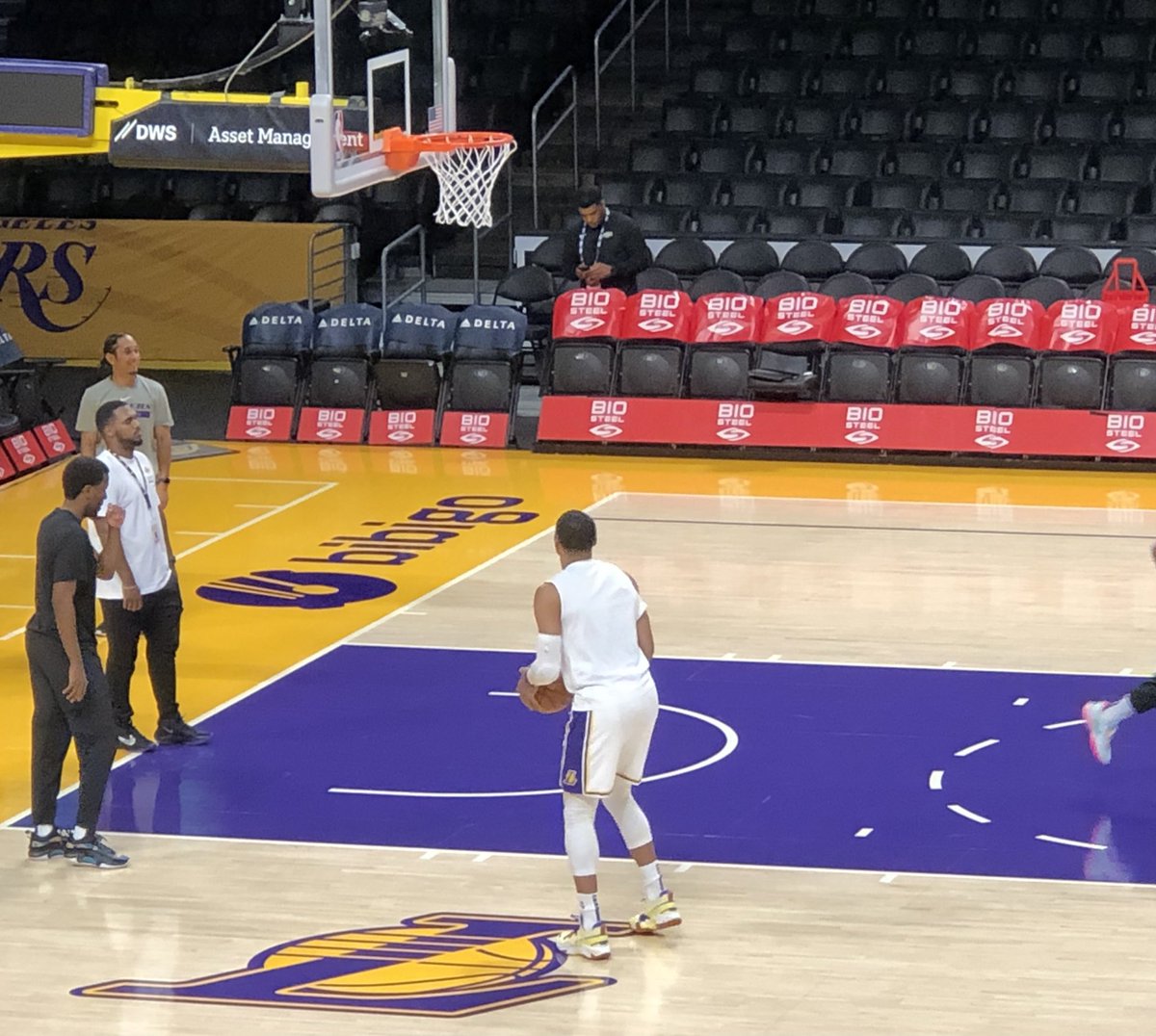 LakeShowYo's tweet photo. Russ showed up 3 hours early to warmup 👀💯 https://t.co/0mbC25cTdr