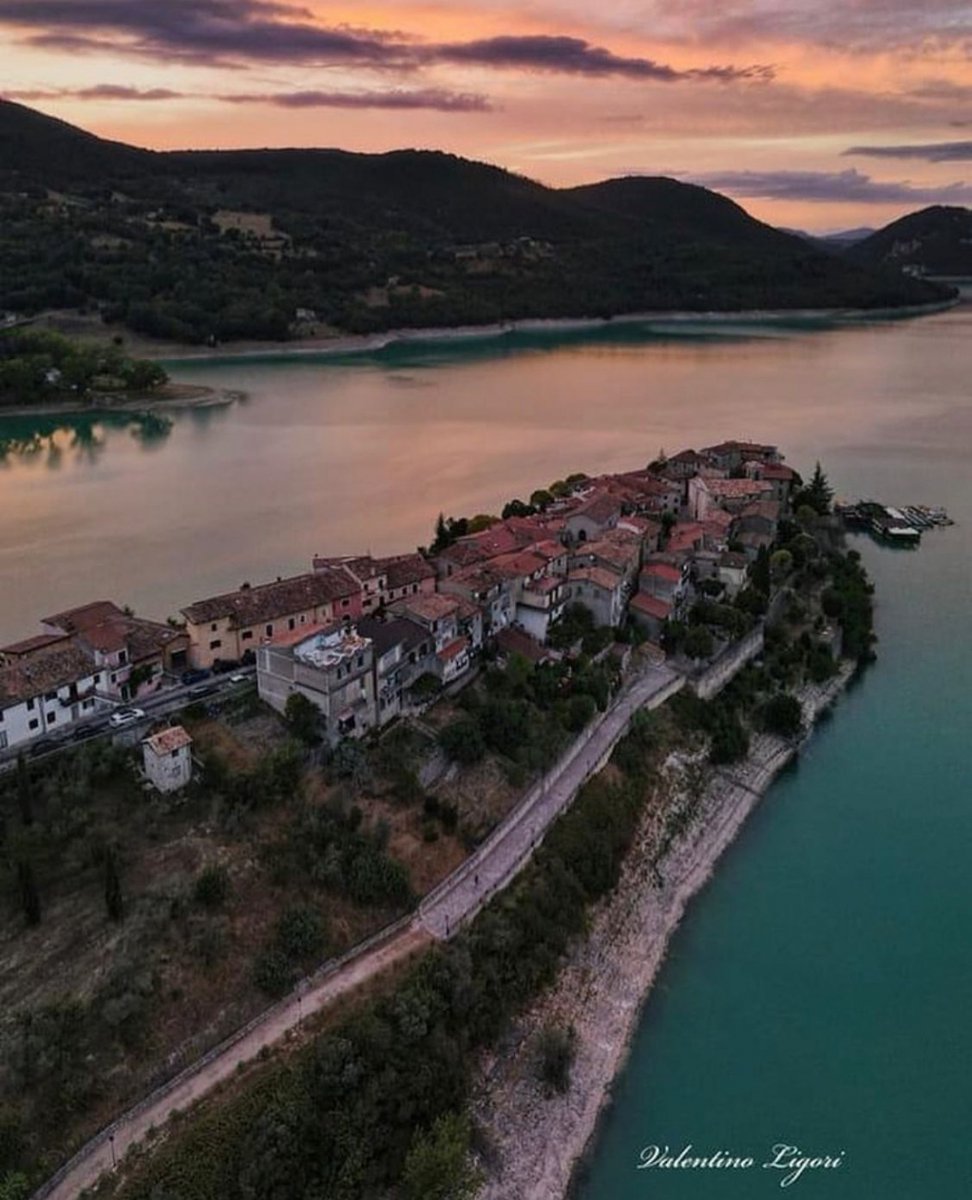 visit_lazio's tweet photo. Buona serata con questo scatto mozzafiato di #CollediTora e il suo spettacolare tramonto
📸 Ig valentino_ligori
#VisitLazio #FaiUnSaltoNelLazio #LazioEternaScoperta #LazioIsMe https://t.co/sJp0pVWv0G