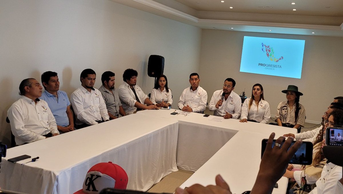 CuartaPlana's tweet photo. #Enterate | Integrantes del Movimiento Pogresista realizan su prsentación oficial en #Oaxaca, con cada uno de sus coordinadores. Realizarán una estructura estatal, todo en torno a su líder moral @m_ebrard. #Noticcias. #ULTIMAHORA @movproax https://t.co/erJDjlckWf