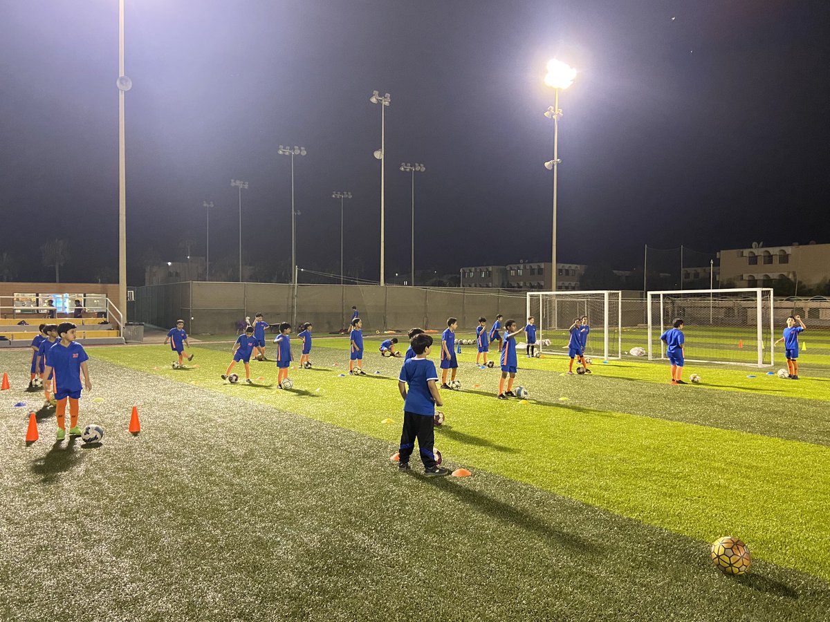 📸 | تغطية لتدريبات #اكاديمية_النادي لكرة القدم اليوم في نادي الفناتير تحت إشراف المدرب <a href="/AhmedBinzayed05/">Ahmed bin Zayed</a> والمدرب <a href="/nauuafi/">Nawaf Alduhaim</a>  ⚽️👏🏼