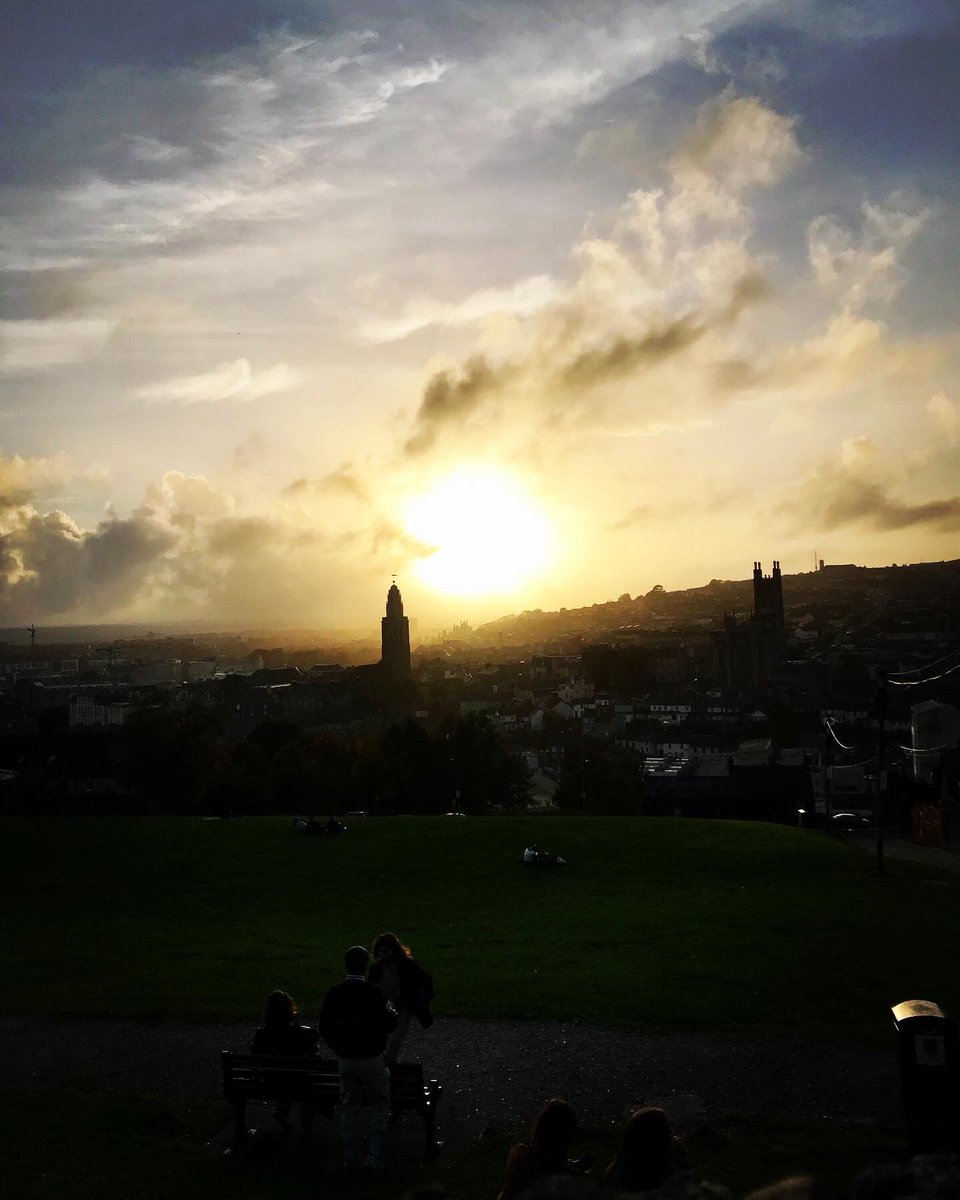 SineadBarry77's tweet photo. Just passing ๐ #haze #sun #hazy #dusk #sunset #sky #cloud #shandon #northcathedral #bellsfield #autum #october #corkcity #ireland #iphonography #filter @CorkDaily @CravingCork @pure_cork @LovingCork @corkbeo @yaycork https://t.co/VLoGfDOwUC