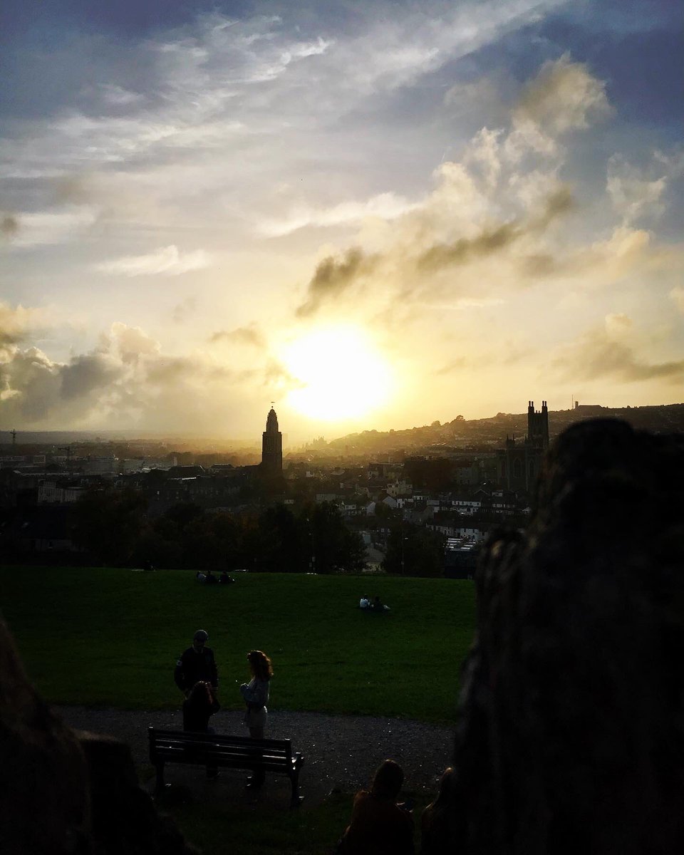 SineadBarry77's tweet photo. Just passing ๐ #haze #sun #hazy #dusk #sunset #sky #cloud #shandon #northcathedral #bellsfield #autum #october #corkcity #ireland #iphonography #filter @CorkDaily @CravingCork @pure_cork @LovingCork @corkbeo @yaycork https://t.co/VLoGfDOwUC