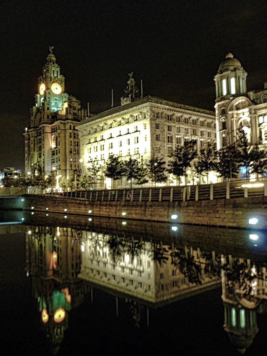 snapandgo222's tweet photo. Liverpool waterfront, magnificent #3graces @RoyalLiver1911 @TheGuideLpool @lpoolcouncil @VisitLiverpool @LivEchonews @CanalRiverTrust @StormHour @ThePhotoHour #reflection https://t.co/QrKrZOqQmv