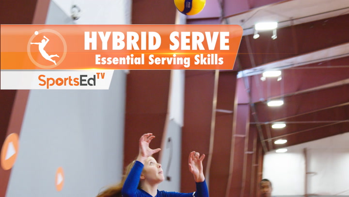 🏐 The Hybrid Serve is an advanced variation of the jump serve in which the player combines a topspin with a jump floater with the purpose to fake the passers.
.
ℹ️ Watch how to integrate this drill by @gyltonsetv into your volleyball lessons. bit.ly/3i26CMS