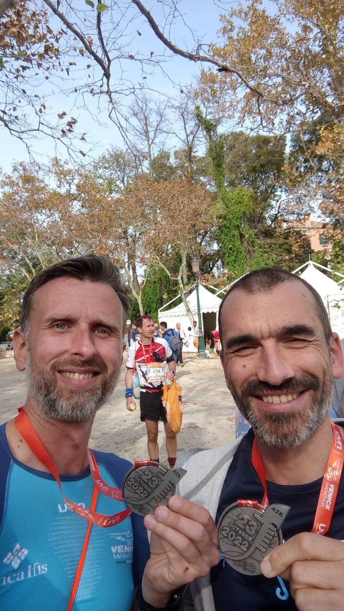 Grégoire Pinsard (@greg_p98) on Twitter photo Marathon #31 à Venise en 3h07 avec <a href="/r1_d1/">Erwan Sauvegrain</a>, un marathon tout en chaleur et en ponts (14... 😱) pas mécontents du résultat ! 🥇🚀🏃
On fait monter le compteur avant le marathon des JO en 2024 instagram.com/teamorangerunn… Marathon #31 à Venise en 3h07 avec <a href="/r1_d1/">Erwan Sauvegrain</a>, un marathon tout en chaleur et en ponts (14... 😱) pas mécontents du résultat ! 🥇🚀🏃
On fait monter le compteur avant le marathon des JO en 2024 instagram.com/teamorangerunn…