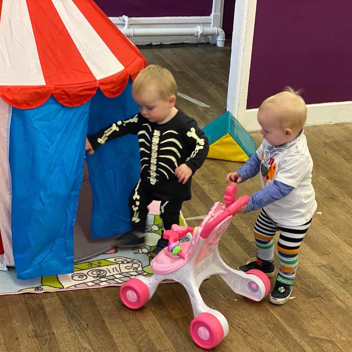 sacristonyp's tweet photo. A spooky pregnancy to preschool session on Friday 🎃 👻 🕸 https://t.co/eYmPNoYudW