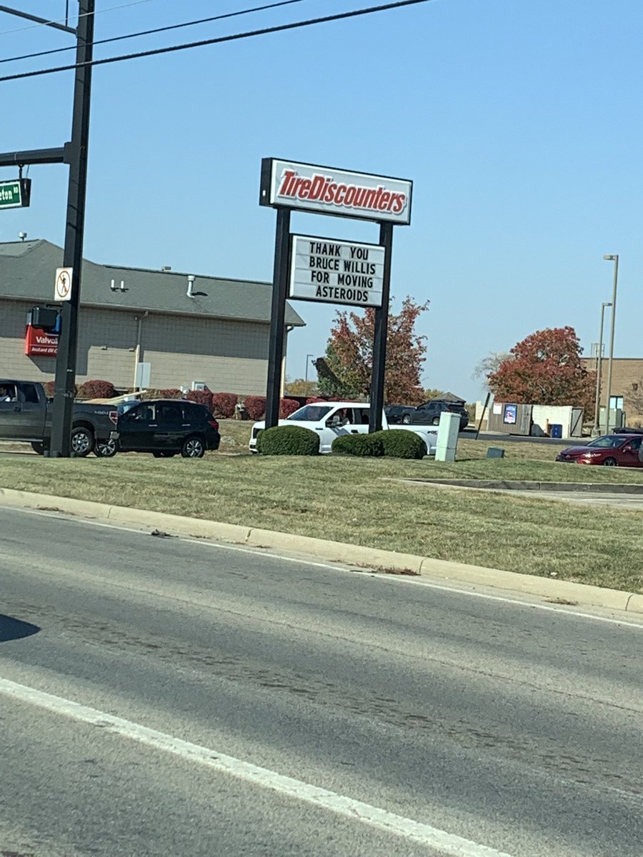 I mean…thanks Bruce Willis? #brucewillis #cincinatti #ohio