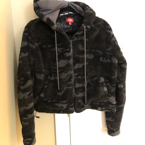 adancerslife's tweet photo. So good I had to share! Check out all the items I'm loving on @Poshmarkapp #poshmark #fashion #style #shopmycloset #levis #hotinhollywood #dickies: https://t.co/8YjG1EEfjt https://t.co/cbfAs4AlHl
