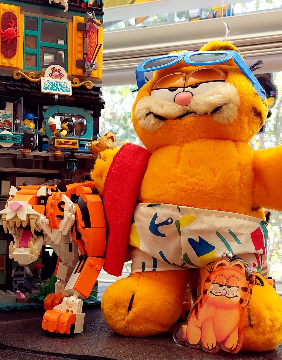calypsolemon's tweet photo. orange collection

(thank you to @watery_day for the garf keychain) https://t.co/8SJ42FOdq5