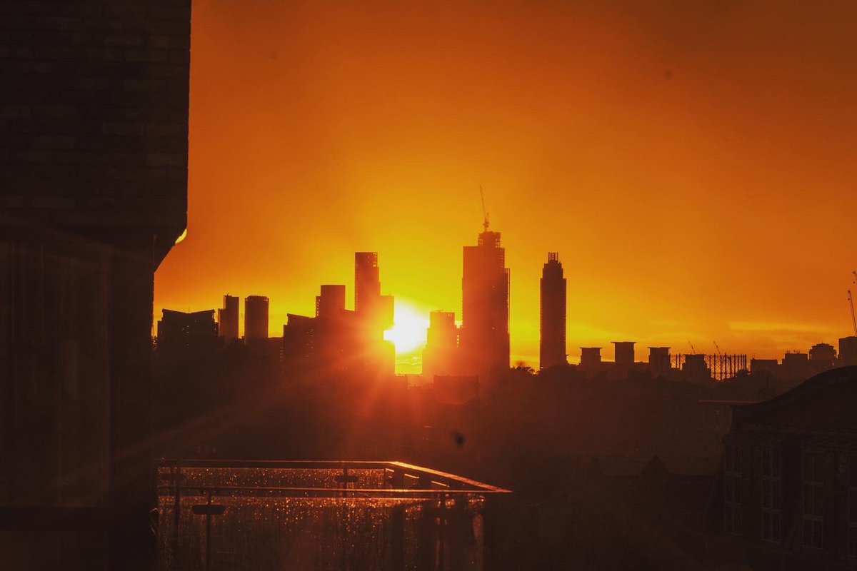 JoelRyderMedia's tweet photo. You get the most beautiful skies after a storm
⚡️
❤️
#storm #afterstorm #poststorm #sunset #cityscape #London https://t.co/0caLiw0TXb