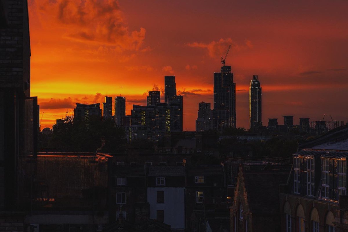 JoelRyderMedia's tweet photo. You get the most beautiful skies after a storm
⚡️
❤️
#storm #afterstorm #poststorm #sunset #cityscape #London https://t.co/0caLiw0TXb