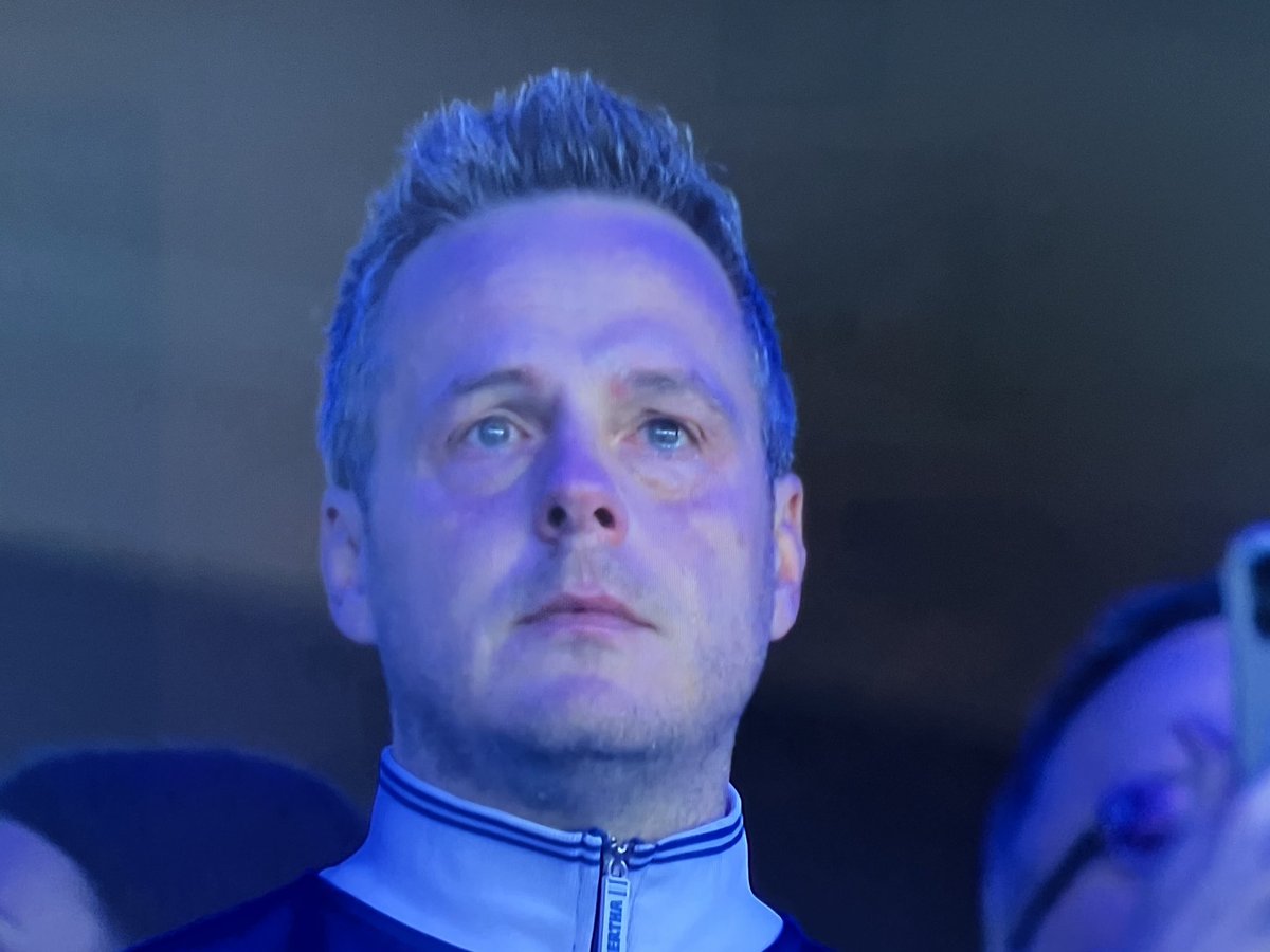 Emotionen pur von <a href="/WHerthaner/">Kay Bernstein</a> nach dem 1. Heimsieg von <a href="/HerthaBSC/">Hertha BSC</a> im <a href="/Oly_Berlin/">Olympiastadion Berlin</a>. #HaHoHe #BSCs04 #HerthanerMitLeibUndSeele