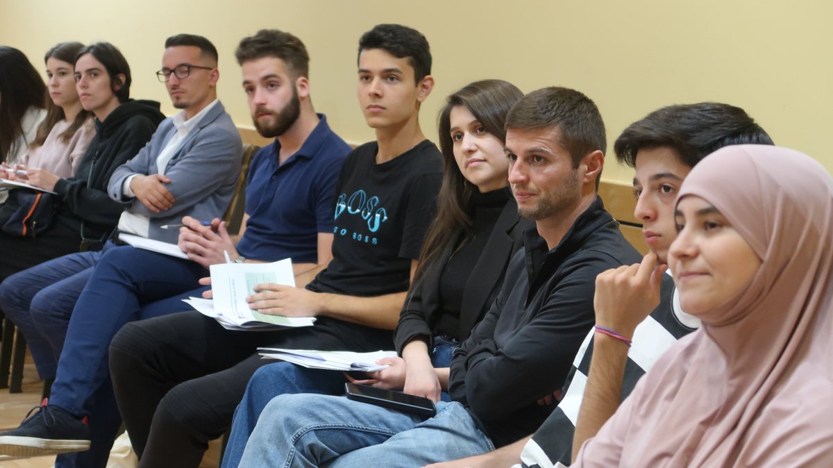 OSCEinAlbania's tweet photo. 🙋‍♀️🙋‍♂️#YouthTrail 8️⃣ is on!

🏞️For the next 5 days, around 30 #young people from the #WesternBalkans – #environmental activists and professionals – will discuss on how #youth can contribute in #environmentalgovernance. 

🙏Thank you 🇦🇹, 🇬🇷, 🇮🇹 for the support! https://t.co/SigkoiWPXh