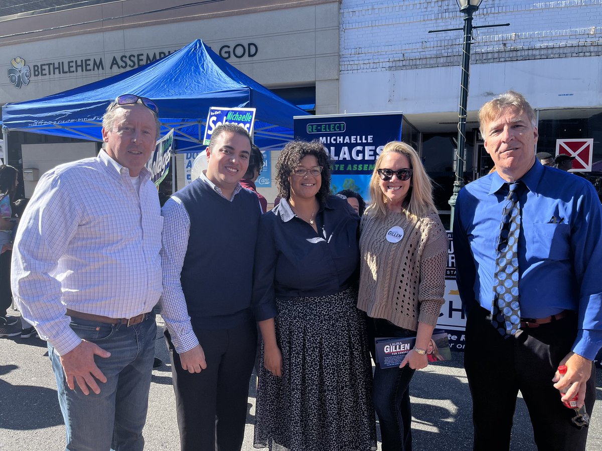 MooreforNewYork's tweet photo. I had a great time at the Valley Stream Community Festival. Thank you to all the dedicated volunteers who help put this event together!

@ItisMichaelle 
@LauraAGillen https://t.co/Nii7ctMfIg