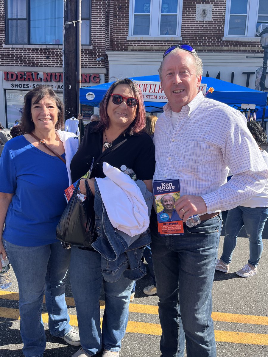 MooreforNewYork's tweet photo. I had a great time at the Valley Stream Community Festival. Thank you to all the dedicated volunteers who help put this event together!

@ItisMichaelle 
@LauraAGillen https://t.co/Nii7ctMfIg