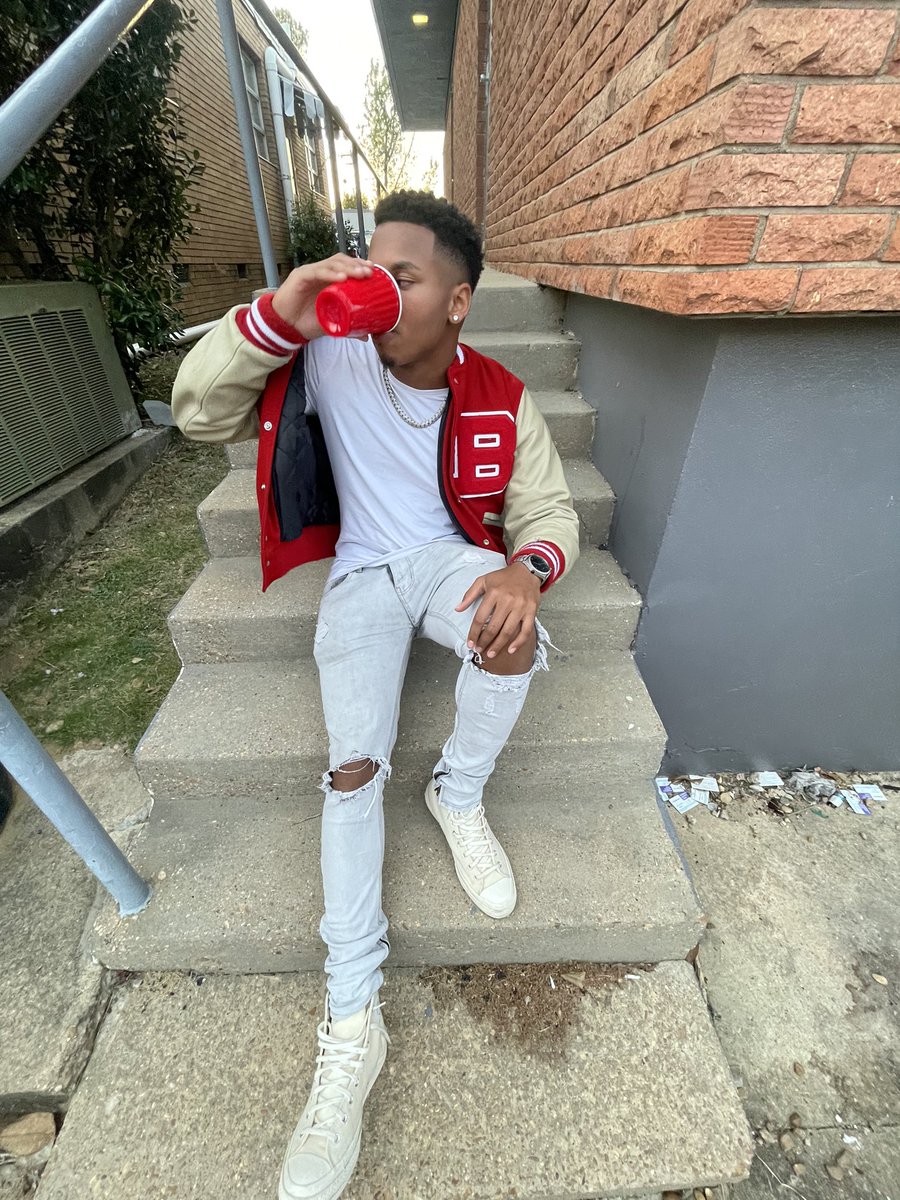 MalcolmCourse's tweet photo. mr. put that shit on i look better than yo nigga 📸 https://t.co/M1CIMee0f0