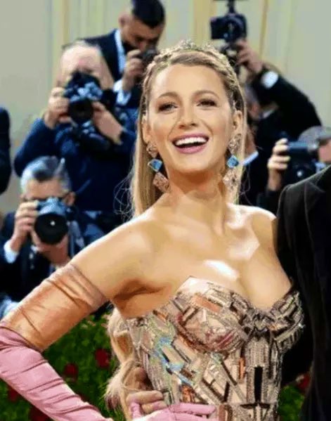 Happy birthday to the iconic ryan reynolds! 