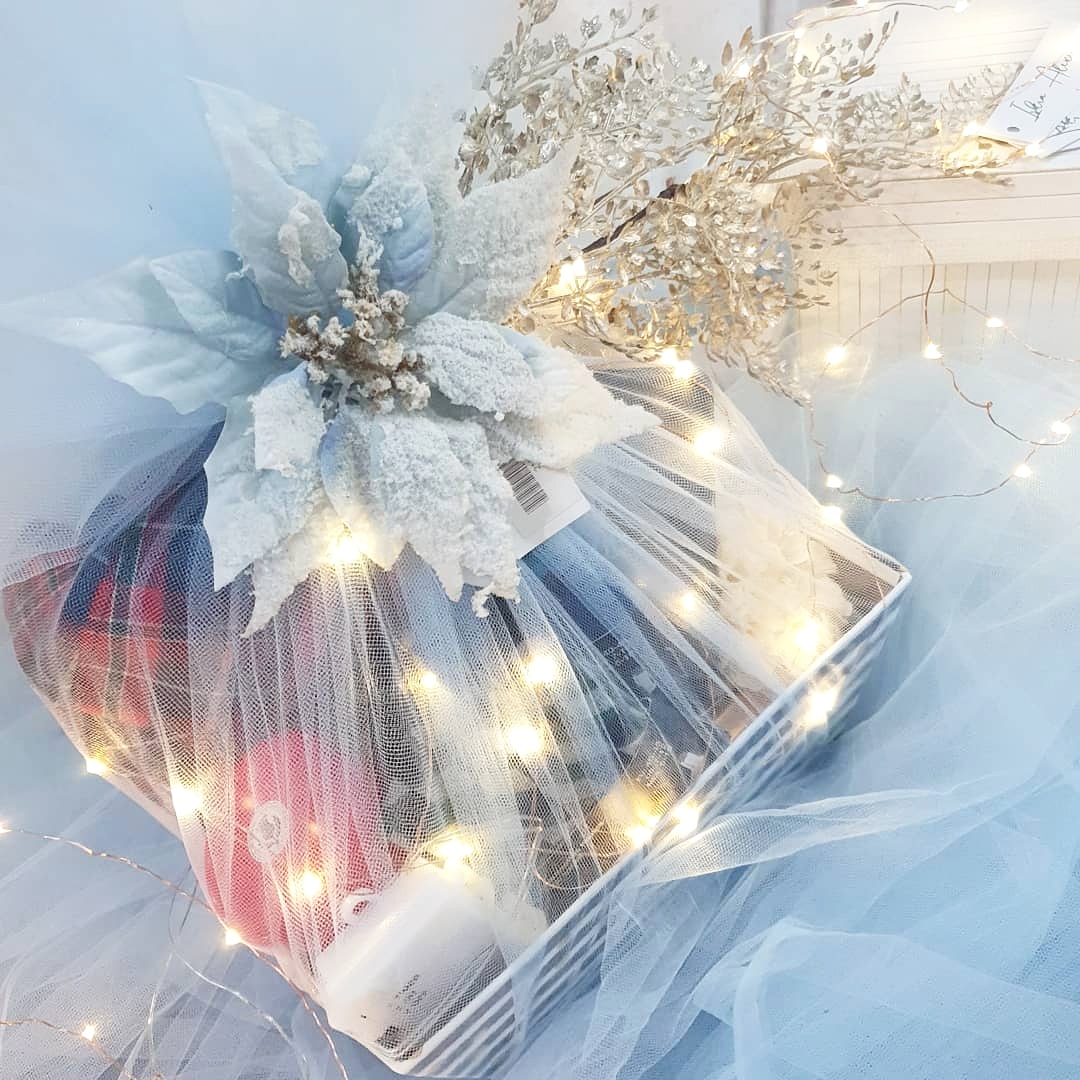 IskraAlexis's tweet photo. What is not to love?😍

Ice blue Christmas

#IskraAlexis
#GiftsInAbuja https://t.co/wBSfxMm2KJ