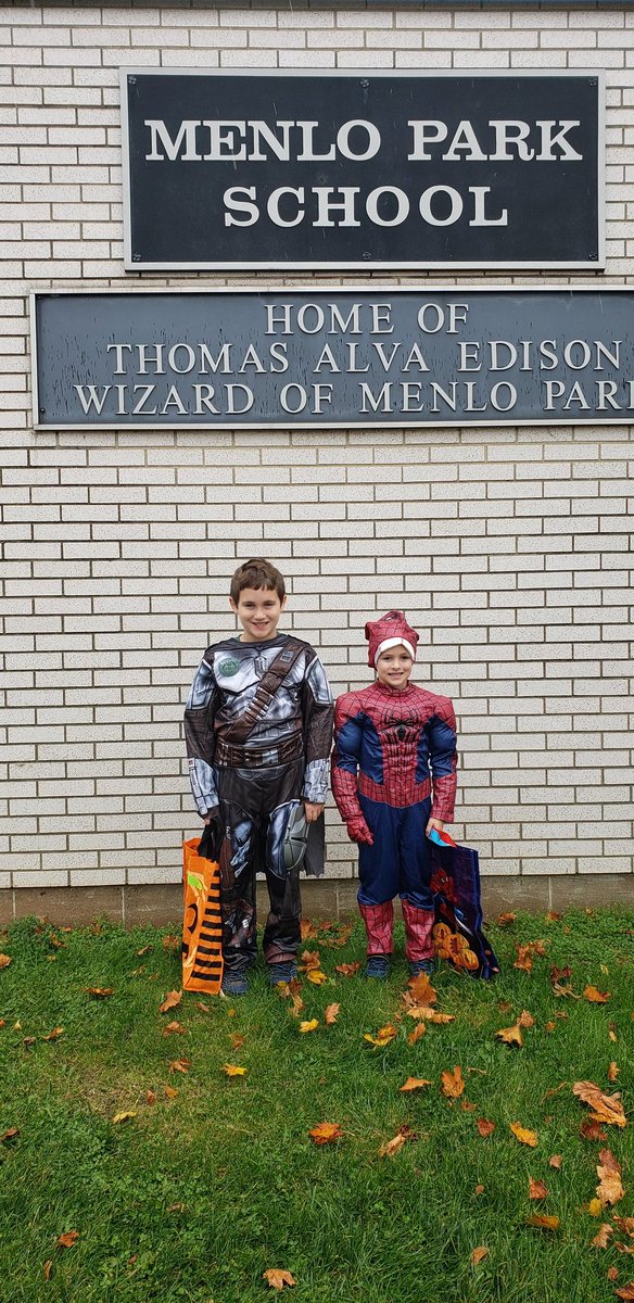 kriegerm16's tweet photo. Best place to work, trunk or treat 🎃 @MenloParkSchool #shinebrightedison https://t.co/uOBt6QOKsN