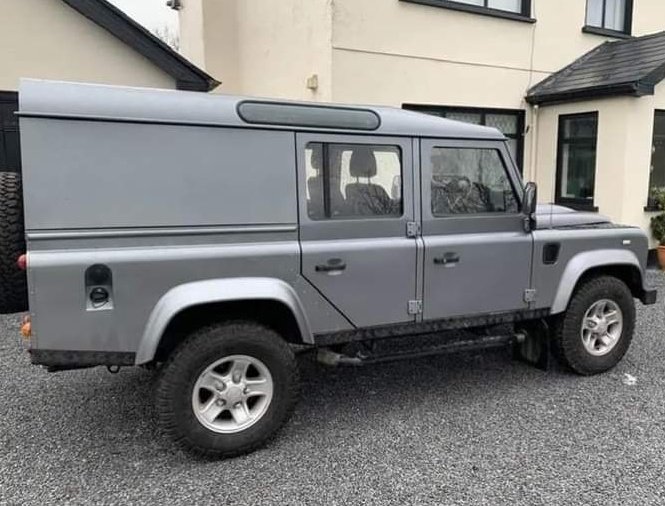 essex_crime's tweet photo. ❌Landrover Defender Utility Silver
❌#stolen from Wickford 21st Oct 22 (00:00hrs)
❌Vehicle Registration Number: LV62 UYT
❌Incident Number: 15 (22nd Oct)

(Stock Pic) @EP_SVIU @UKBountyhunter #HJTF https://t.co/iRgBMzp1eG