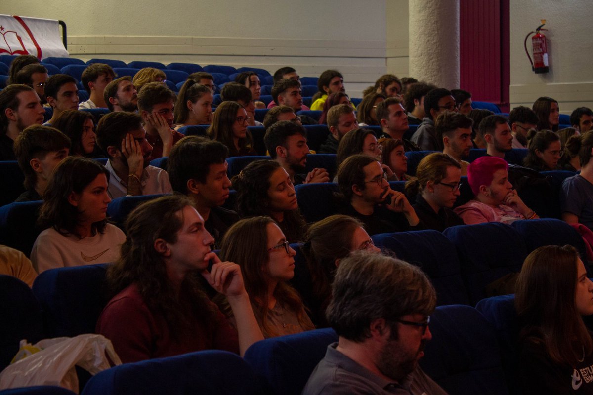 fde_estatal's tweet photo. Ayer presentamos en Madrid nuestro Documento Programático. Con él lanzamos al movimiento estudiantil nuestra estrategia política para los próximos años.

⬇️⬇️⬇️ https://t.co/8cxGMdMD2z
