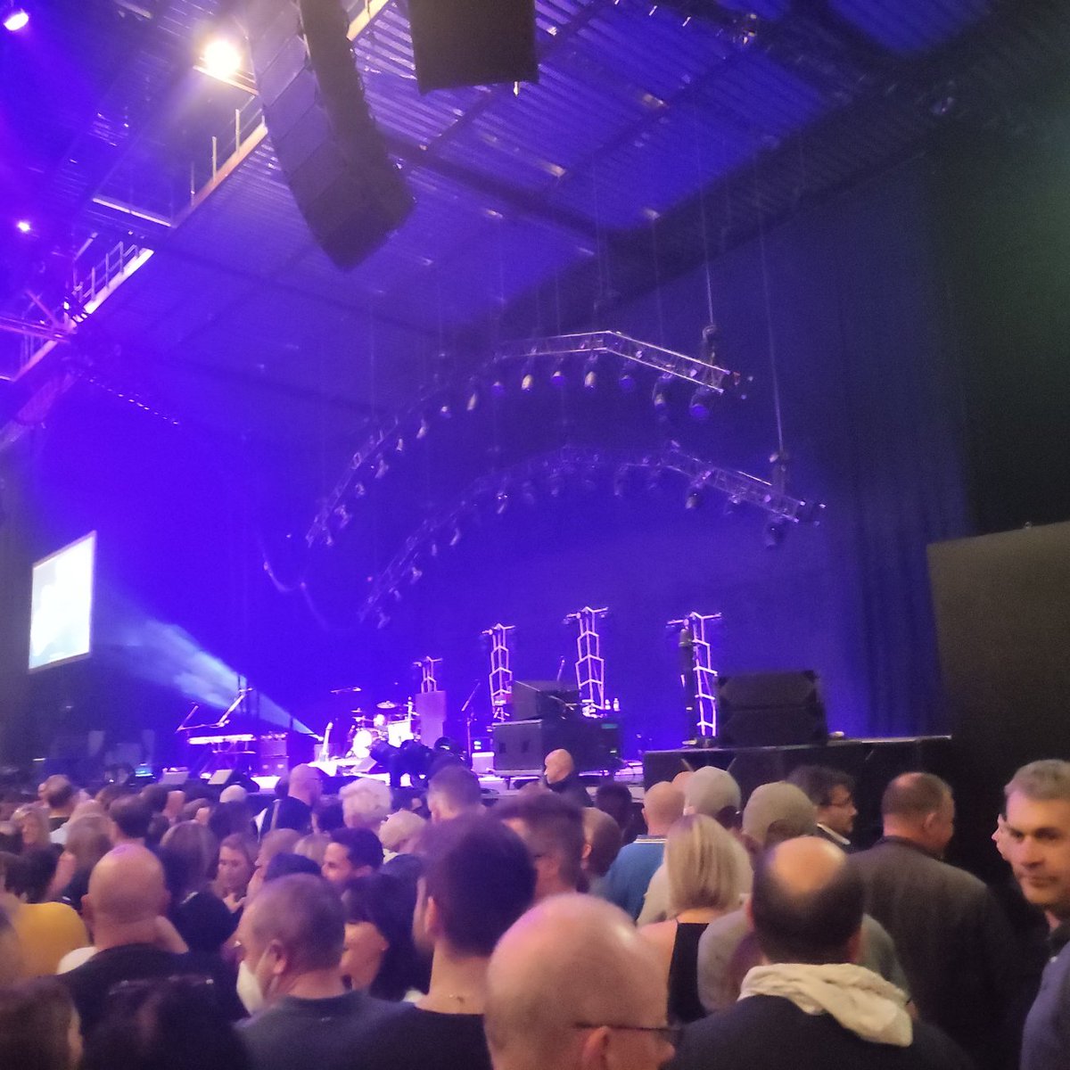 steph_bocquet's tweet photo. Pause ce soir @zenithdelille : #Waiting4 @officielsting #Sting #Lille
💚💚💚 https://t.co/LpC1b1hYYc