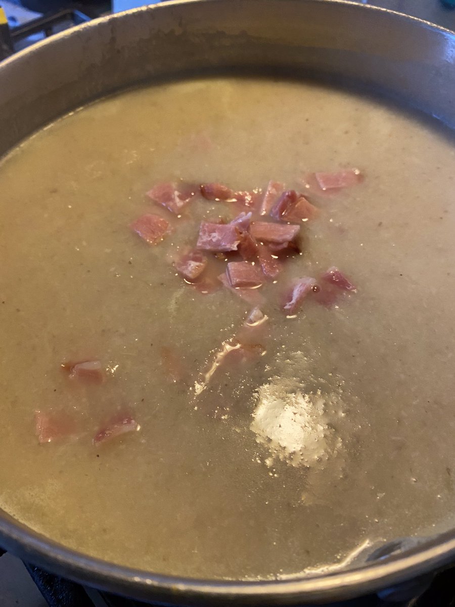 lynda_thwaites's tweet photo. Homemade Celery &amp; Bacon soup just what you need on an autumn day 
#soup #cookfromfresh #slimmingworldalmondburyrocks #Autumn #freshingredients @SlimmingWorld https://t.co/B9kRCX7uKO