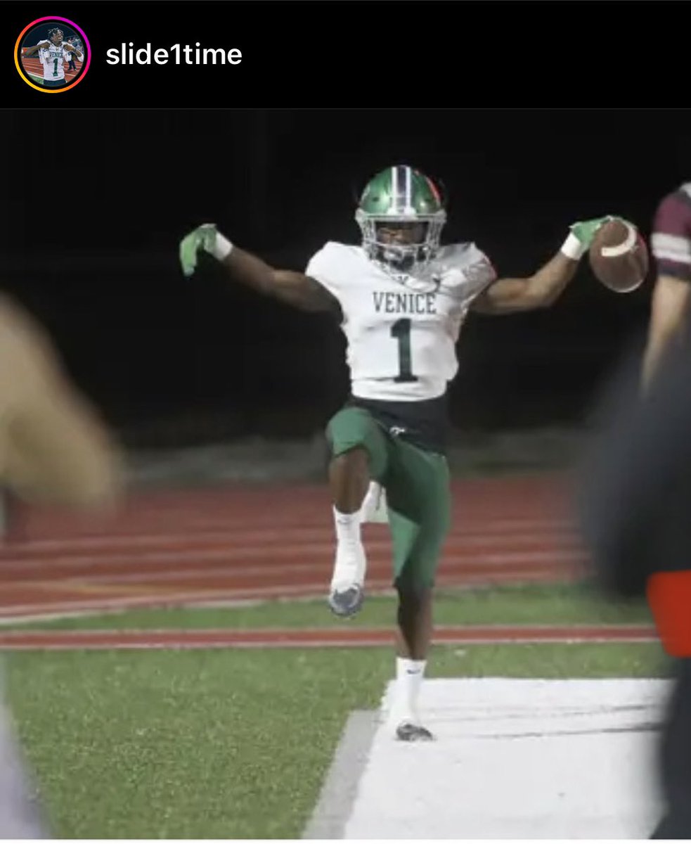 ThePlug_941's tweet photo. Every program needs a return specialist… 👀 &amp; check out @VeniceIndianFB @Slide1time also a hell of a sprinter for @VHSIndianSports  #TrackTeam w/players flying all around him. He consistently secures the 🏈 w/ease. We clearly see he is a stick of 🧨 &amp; uncover able on the field‼️ https://t.co/h4s84O122J