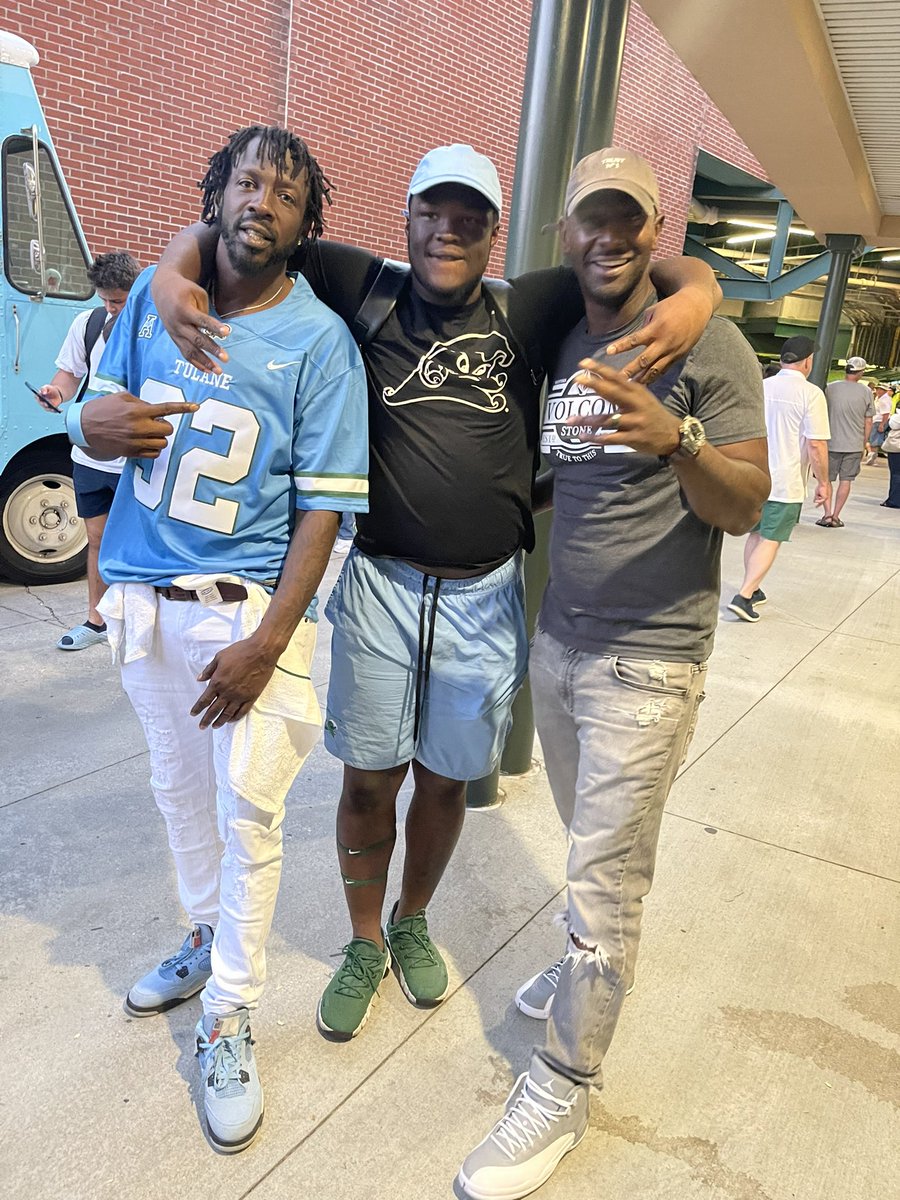 GerrodG11's tweet photo. We had a great time this weekend in New Orleans. My brother and I went to see my sequel @HendersonGerrod #tulane homecoming. Tulane 38- Memphis 28. #greenwave #top25 #top10defense https://t.co/kbTNkAeqWk