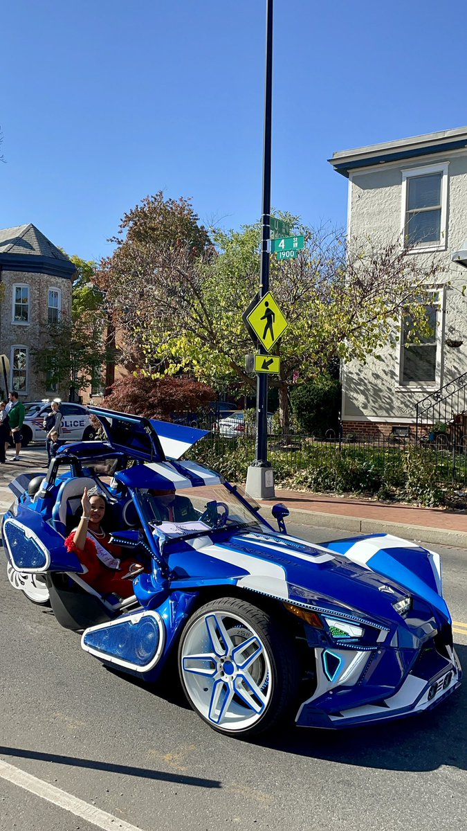 viorelursu_md's tweet photo. Party in my neighbourhood - Howard University Parade! @HowardUniv #missDC #howardhomecoming2022 https://t.co/UjigS82CCn