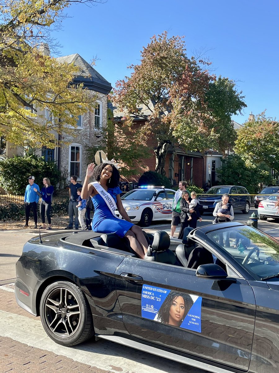 viorelursu_md's tweet photo. Party in my neighbourhood - Howard University Parade! @HowardUniv #missDC #howardhomecoming2022 https://t.co/UjigS82CCn