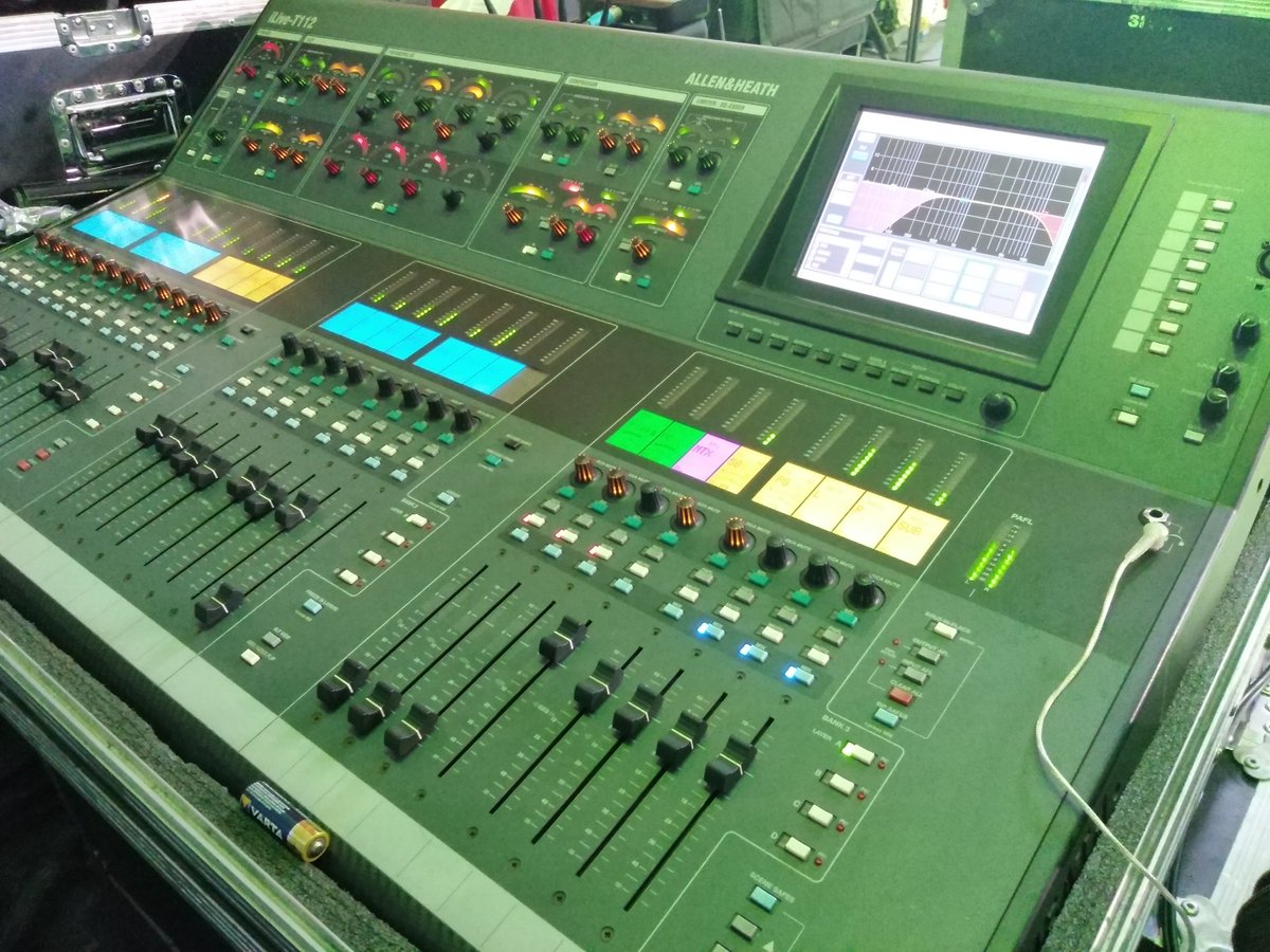 lother2003's tweet photo. La oficina de anoche!!!
🎧
#iLiveTT12Allen&Heath #DBtechnologySystem #shureinears #Planner #Producer #SoundEnginner #SonidoFachoAutorizado https://t.co/5ygWhZhLzu