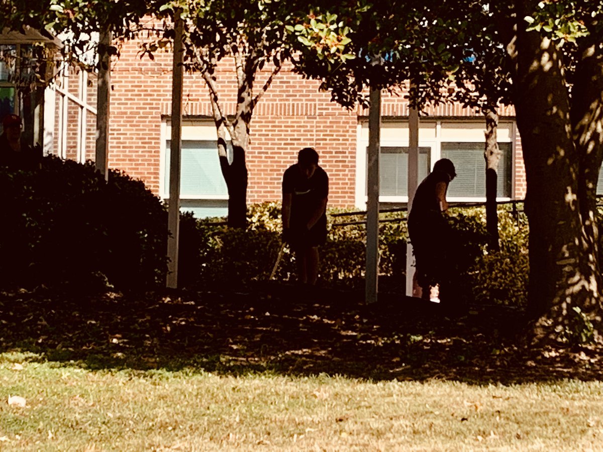 Beautification day <a href="/oberlinmiddle/">Oberlin Magnet MS</a> has begun! <a href="/OberlinPta/">Oberlin Middle PTA</a>