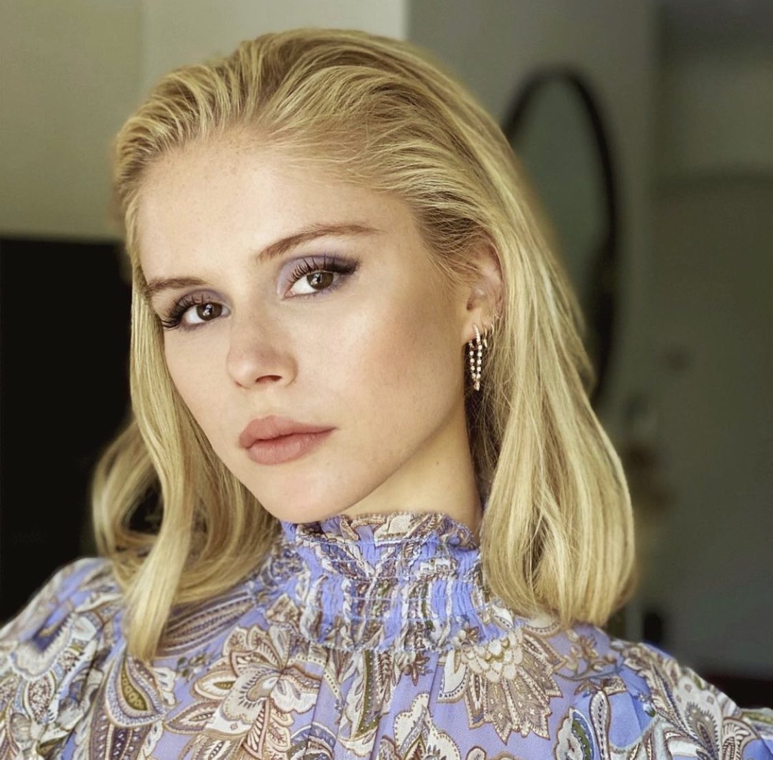 elizavetagms's tweet photo. ⠀

                       📸 « a big fan of this enchanted gloss and this purple eye shadow. » 
              
                             💄 Thank u @bahiyainc ღ

⠀ https://t.co/9UN6LJTSmY