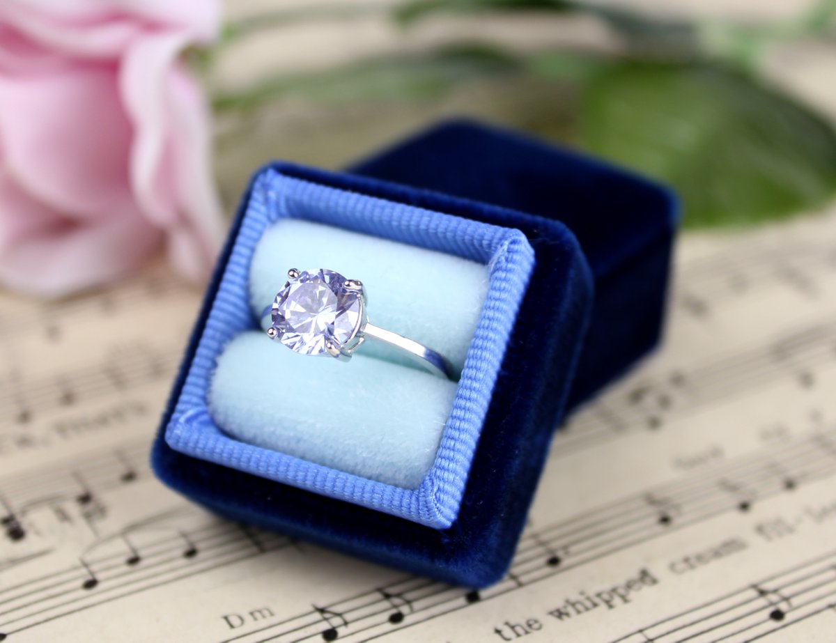 thefamilyjoolz's tweet photo. On #sale this week, the popular ombre #blue #ringbox. 10% off! Pick up yours now! https://t.co/RQxiwZsCxM #blueringbox #ring #rings #velvetringbox #weddingringbox #somethingblue #weddinggifts #weddinggift #handmaderingbox #proposalringbox https://t.co/SJCglf2QNk