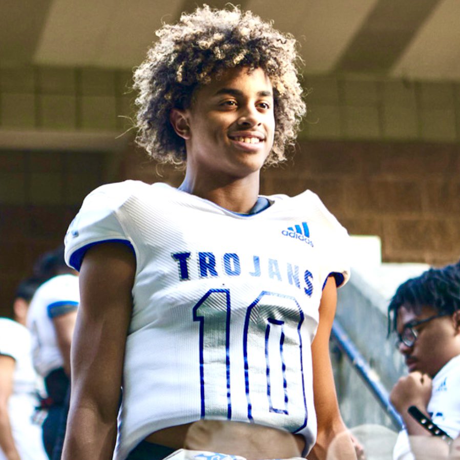 DivaofDSTinc's tweet photo. Screaming Happy Born Day to @RLunz10 my #MyThirdHeartbeat aka Da’Baby aka Baby Sam aka McLovin. Today we celebrate his 15th year of life. Love you more than words can ever express. Mommy’s forever Baby🥰
#MommasKneeBaby
#LookAtThatSmile
#IntelligentAthlete
#Lunz10 https://t.co/RGf5bnDqJn