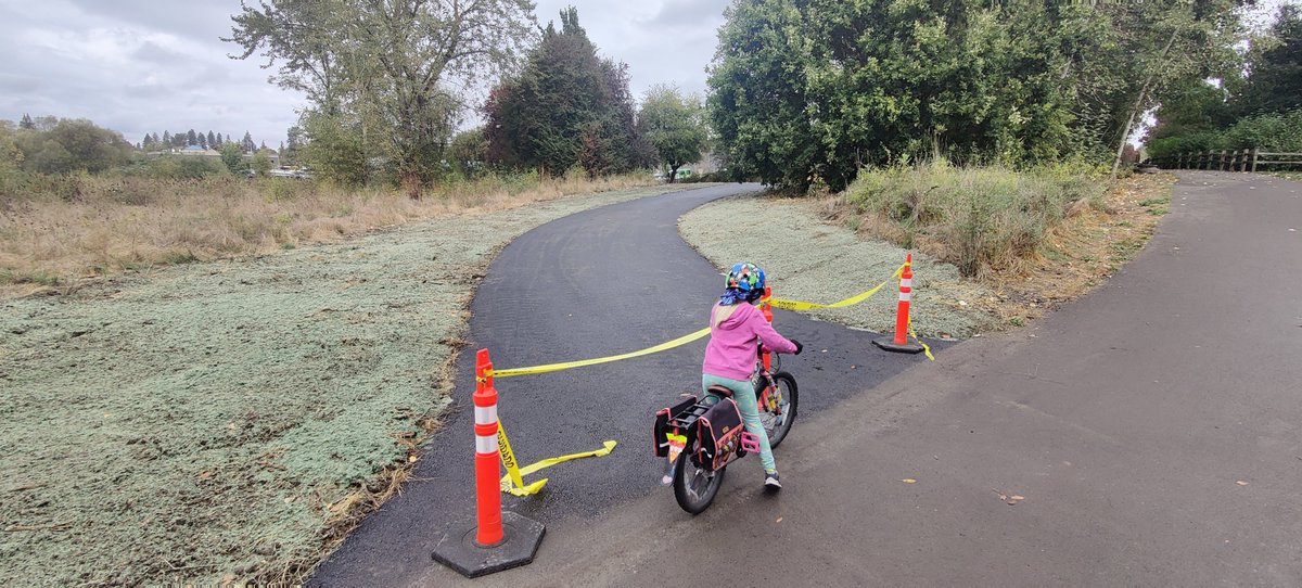 RescueEwe's tweet photo. New path to Universal Plaza is paved! #FannoCreekTrail #UniversalPlaza #OpenOpenOpen https://t.co/uoTe2ahNGb