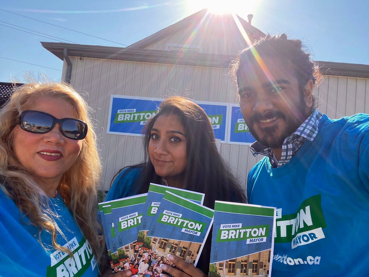 MikeBrittonStC's tweet photo. Thanks to all the #TeamBritton volunteers who are out in the 🌞 today dropping flyers to remind everyone to VOTE tomorrow!

#TogetherWeWin https://t.co/NmSlktz1ru