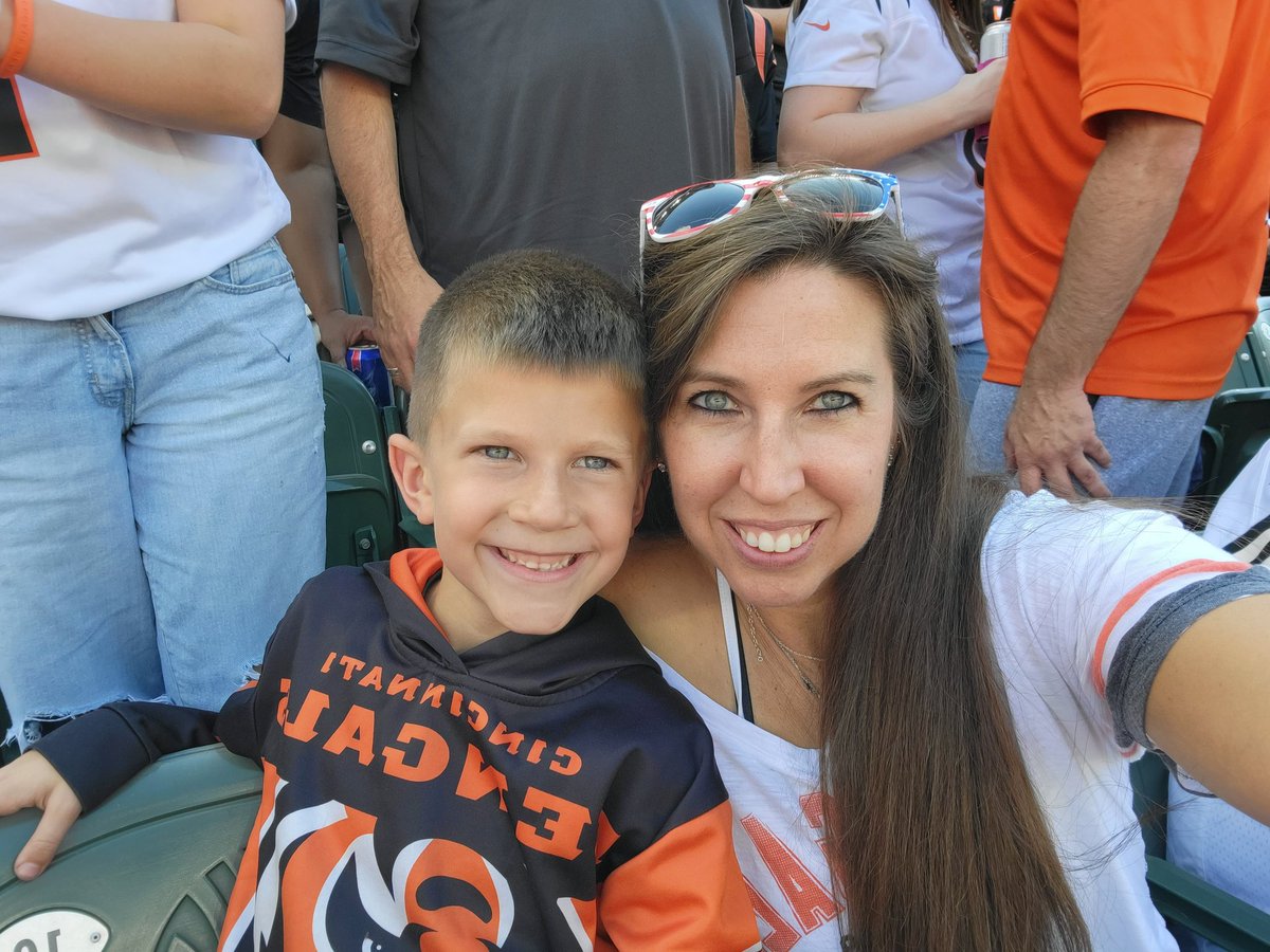 Lindsay Six tweet media