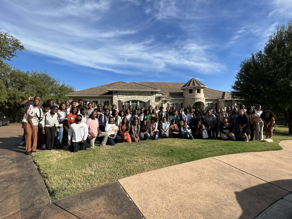 Great to join with fellow @DellMedSchool faculty and connect with the awesome @BHPO students during our annual BBQ hosted by #DrGarrettScales to discuss our path to medicine and how the students can reach their goals too. #RepresentationMatters