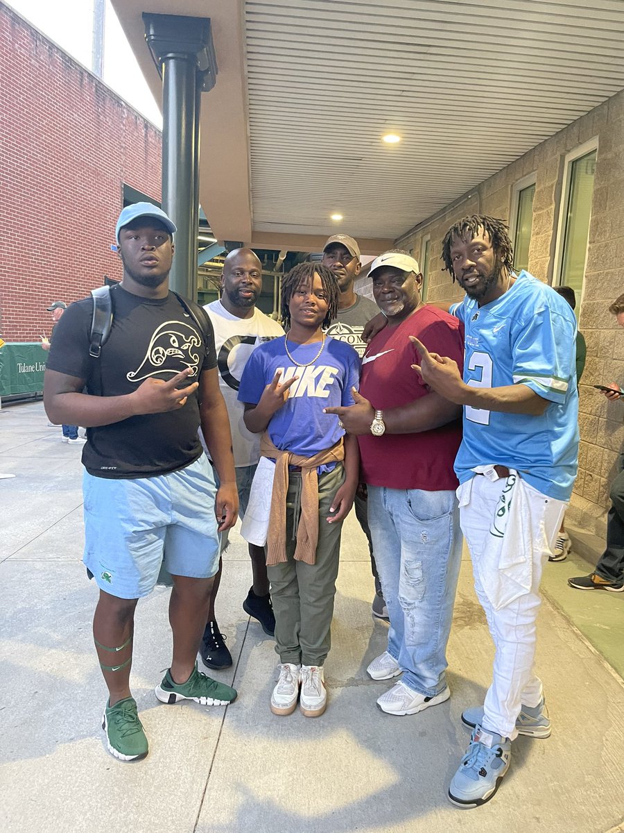 GerrodG11's tweet photo. Haynesville was in the building for the Tulane 38 vs Memphis 28 game. In full support of @HendersonGerrod Big Kam from Haynesville he plays Defensive End standing 6’7 #tornado #haynesville #greenwave #springlions https://t.co/jyggrPn1gP