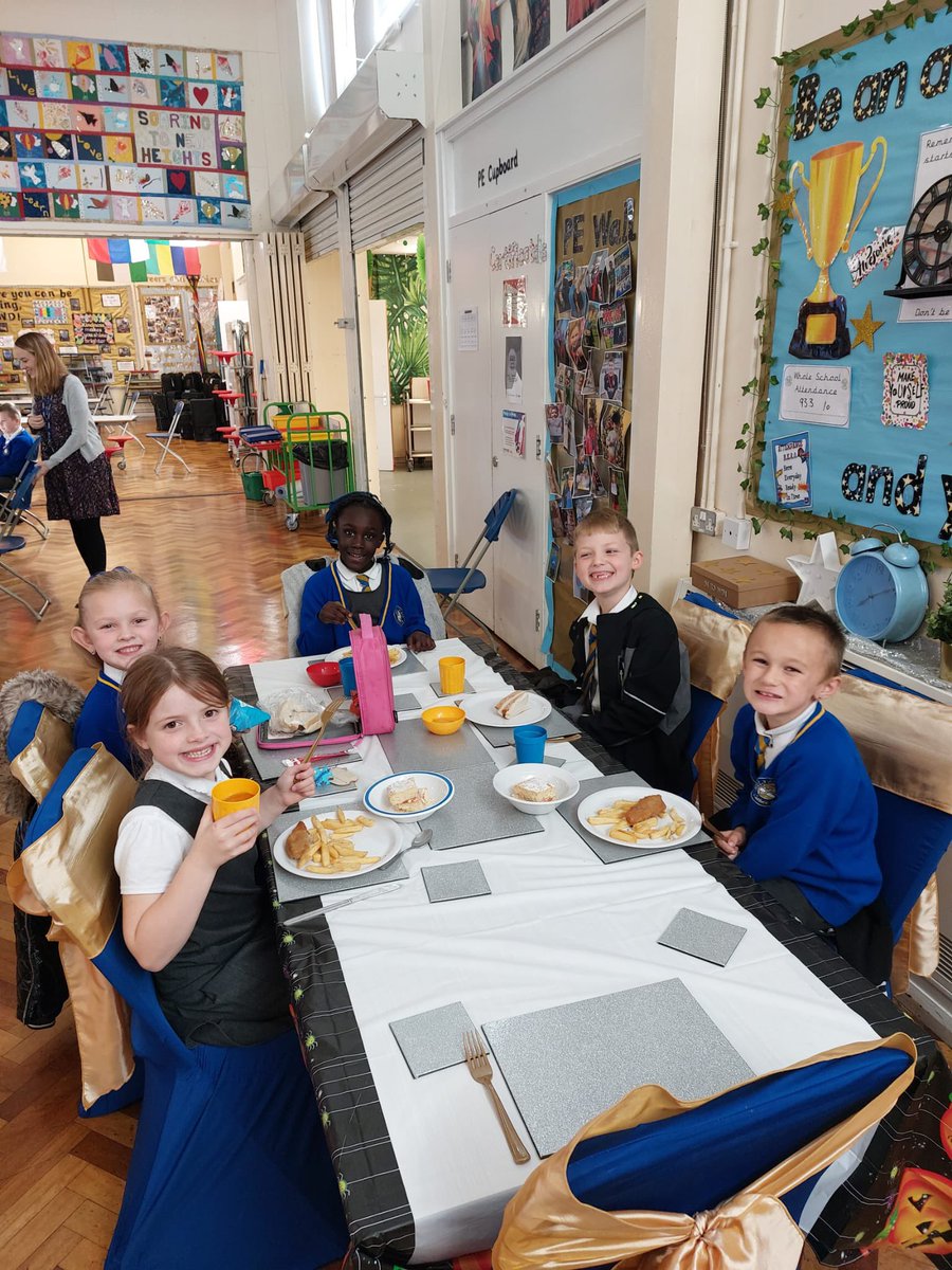 HolySpiritWA9's tweet photo. These Year 2 superstars enjoyed dining at the Golden Table on Friday at lunchtime 🍽🥰 #GoldenTable https://t.co/t30fPvJ2yN